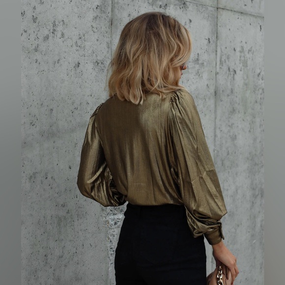 NEVER WORN Vici Raquel Metallic Button Down Blouse Too in Gold Sz XL - Picture 4 of 12